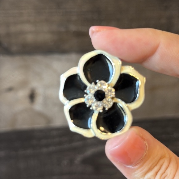 Vintage 80s black cream enamel rhinestone flower pendant glam retro jewelry - Picture 8 of 11